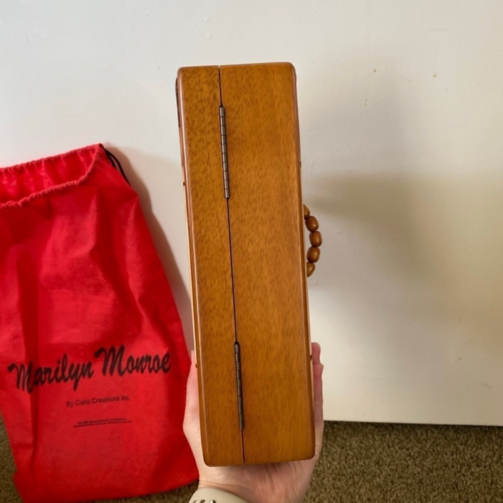 Marilyn Monroe Brown Handbag - Picture 6 of 6